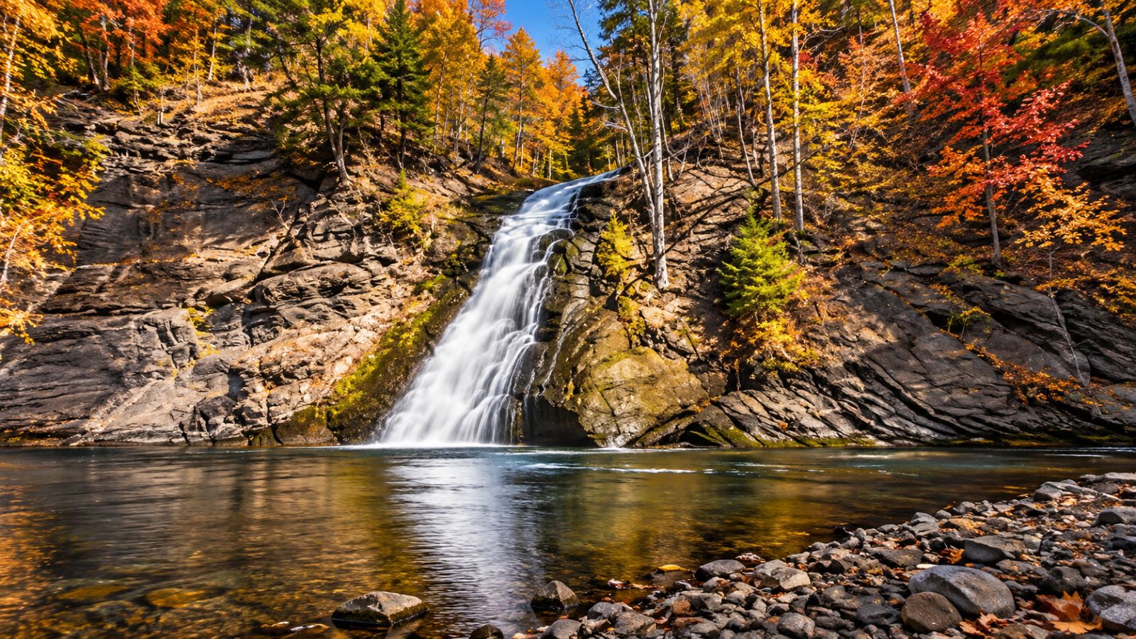 Totman Gulf Falls, Lorraine — autumn illustration